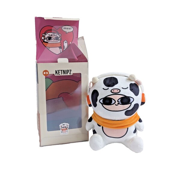 Ketnipz #5 LoFi Girl Cow Plush "Bean" with Original Display Box Limited Edition - Picture 1 of 14